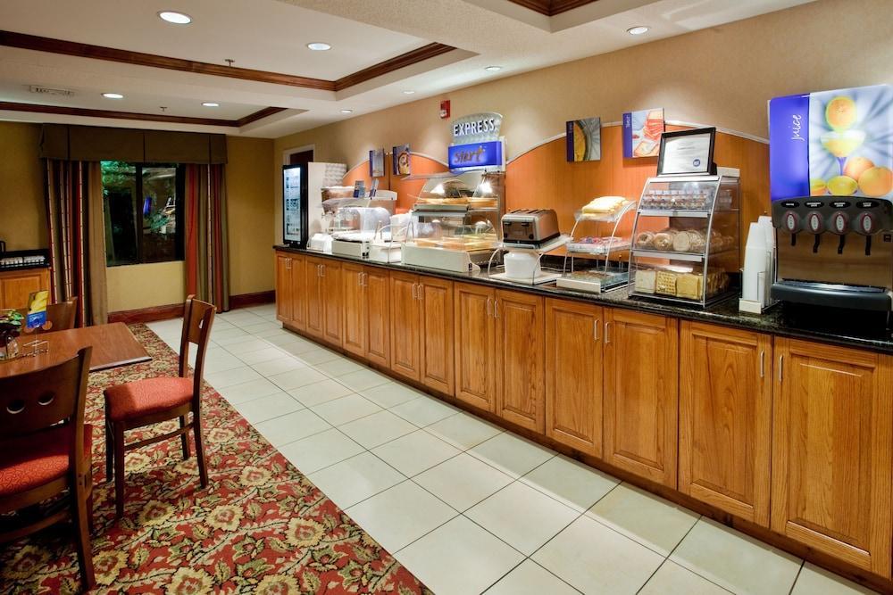 Holiday Inn Express Hotel & Suites Kinston By Ihg Exterior foto
